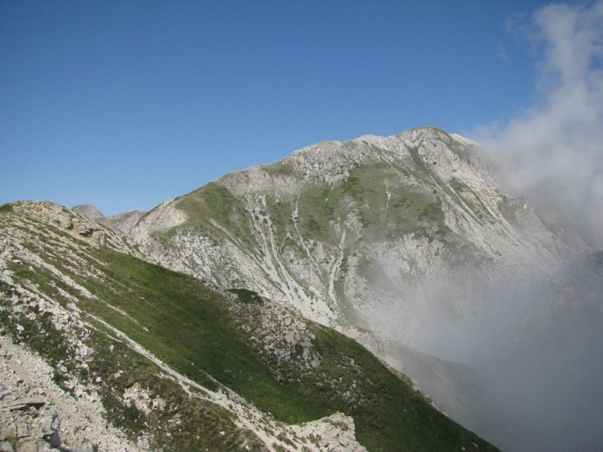 escursione sentieri tra boschi Casale San Nicola MOnte Aquila in Abruzzo nel Gran Sasso D'Italia