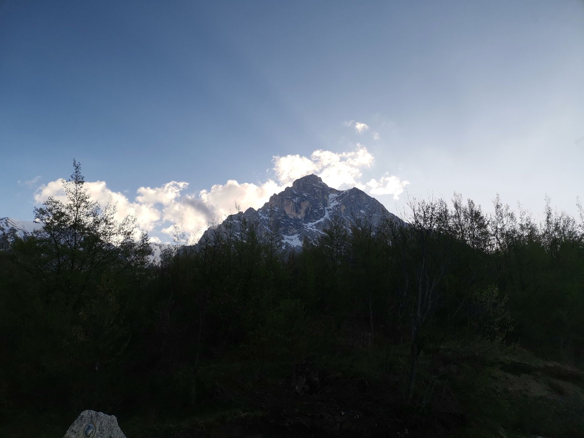 Vista Dalla Chiesetta Dell Aquara Nella Valle Del Gran Sasso A Teramo In Abruzzo