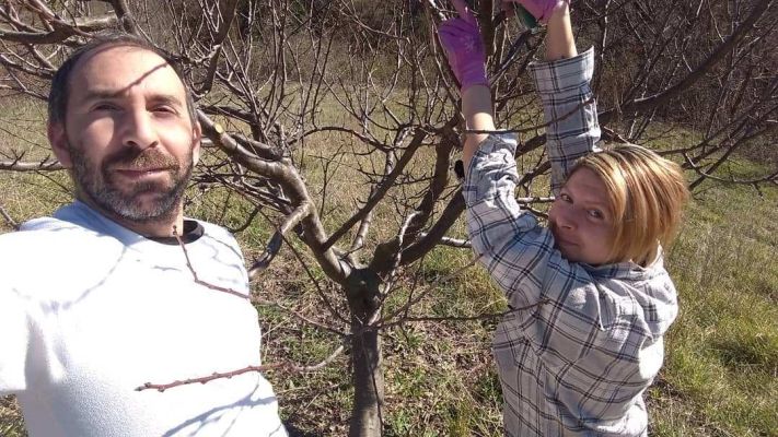 titolari durante potatura Azienda Agricola Gli Orti Di Contrada Faieta Castel Castagna Befaro in Abruzzo