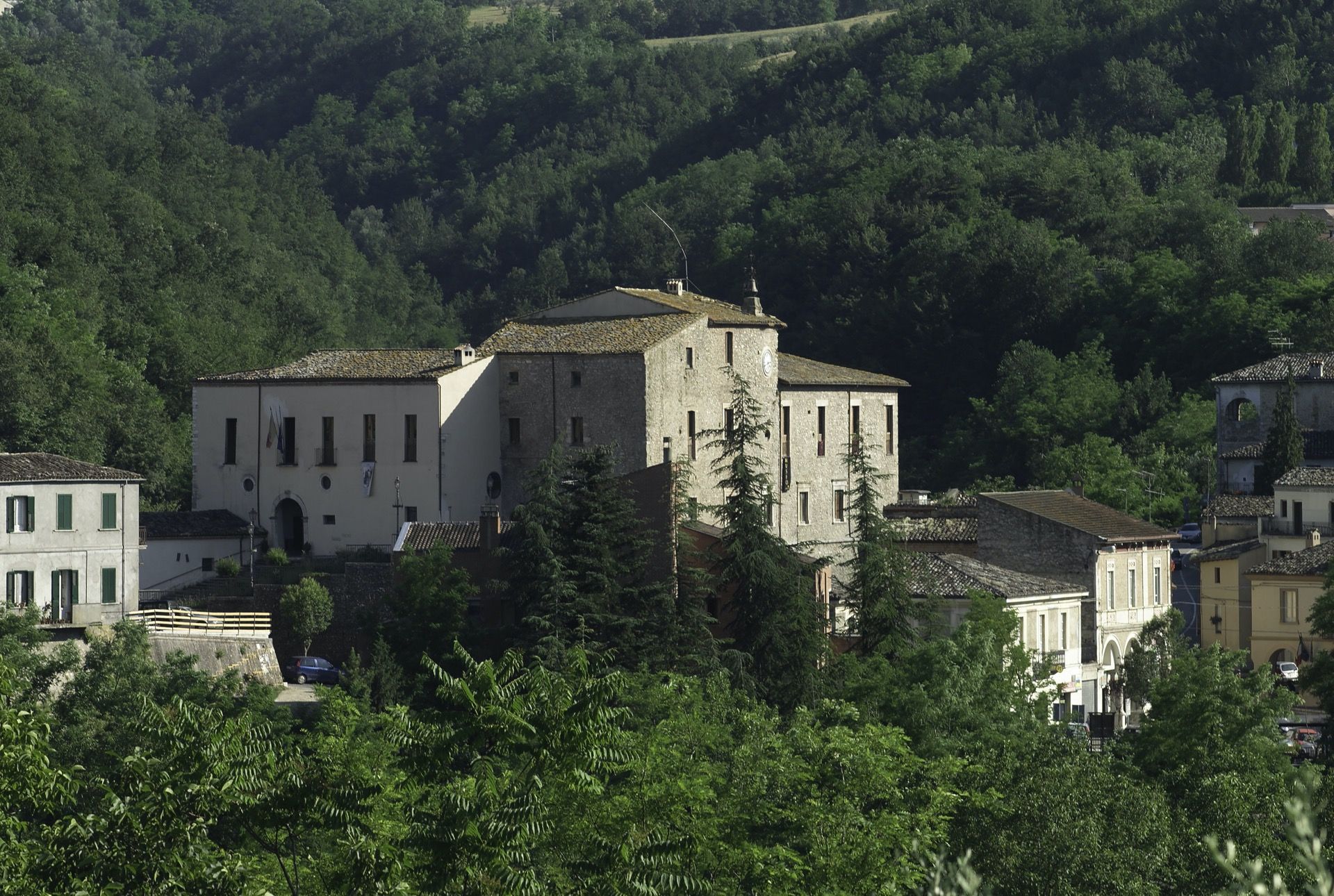 Il borgo incantato di Tossicia alle pendici del monte a Teramo in Abruzzo del Gran Sasso D'Italia