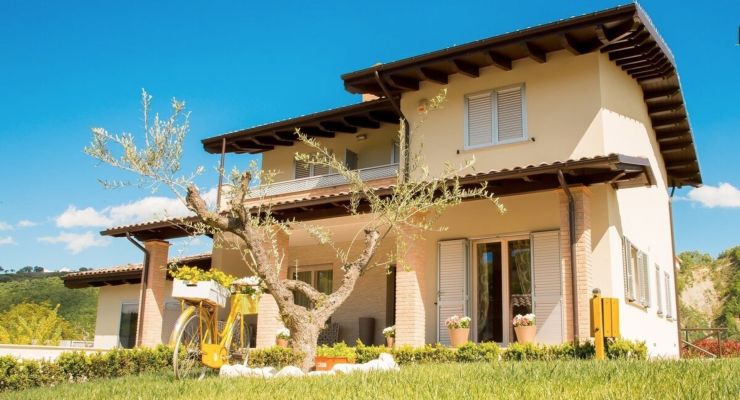 Esterno Della Villetta Sul Mavone A Colledara Nella Valle Del Gran Sasso A Teramo In Abruzzo