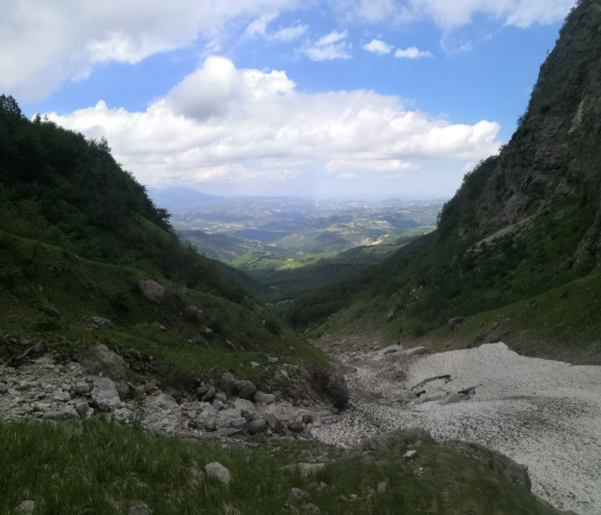 Passeggiata Tra I Boschi Nella Valle Del Gran Sasso Partendo Da Castelli Per Arrivare A Fondo Della Salsa Foto 10