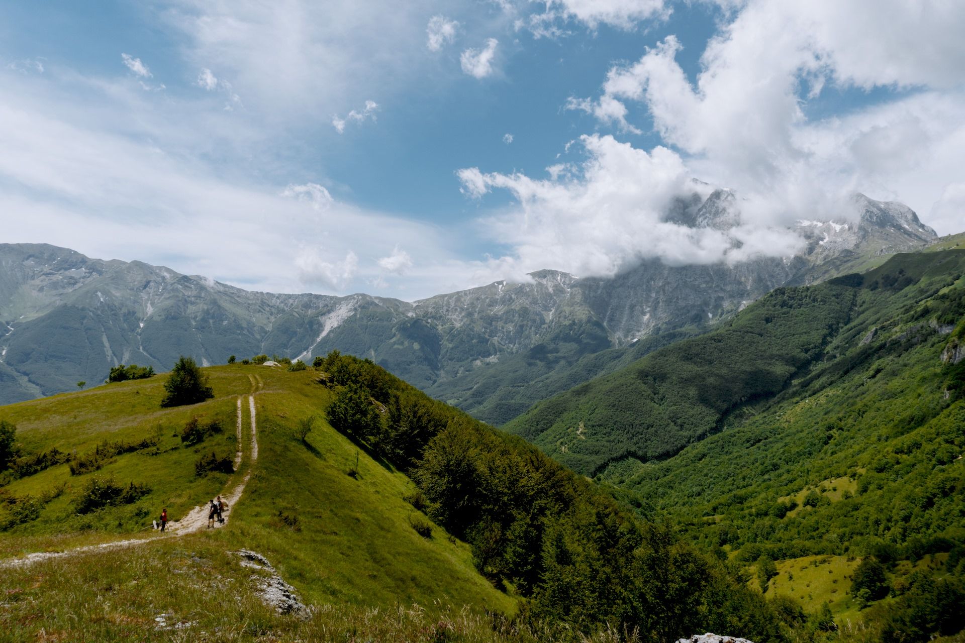 catena montuosa del Gran Sasso D'Italia con le nuvole