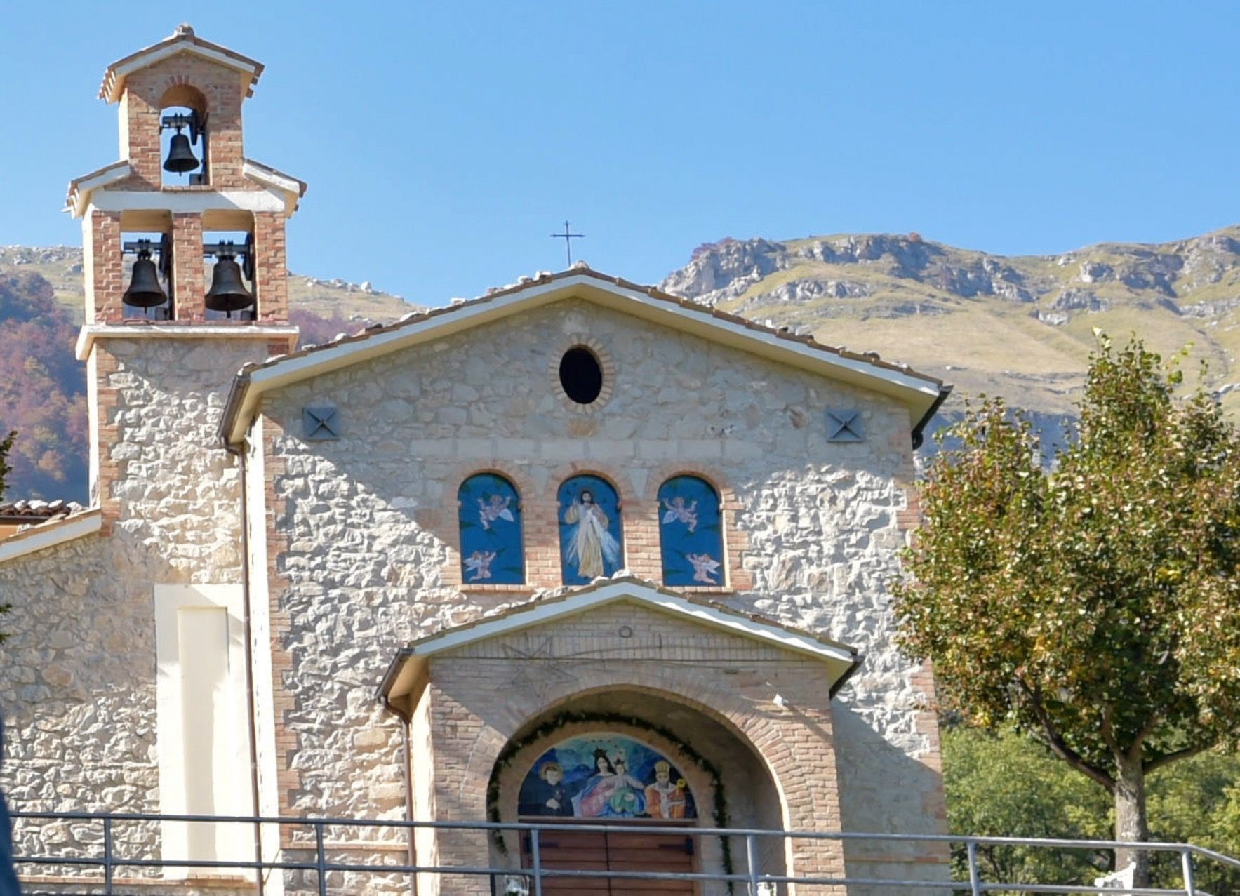 Facciata Della Chiesa Di Casale San Nicola Nella Valle Del Gran Sasso