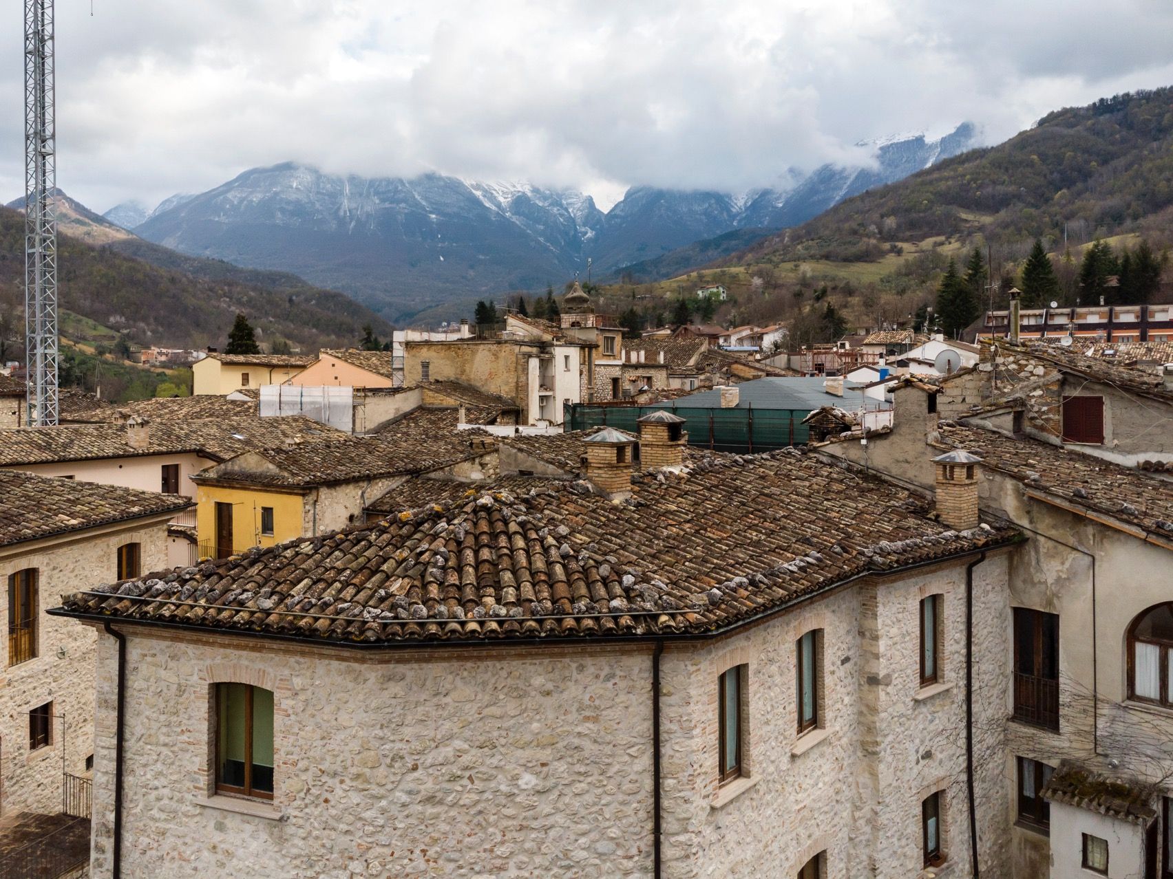 Scorcio del borgo incantato di Isola del Gran Sasso a Teramo in Abruzzo