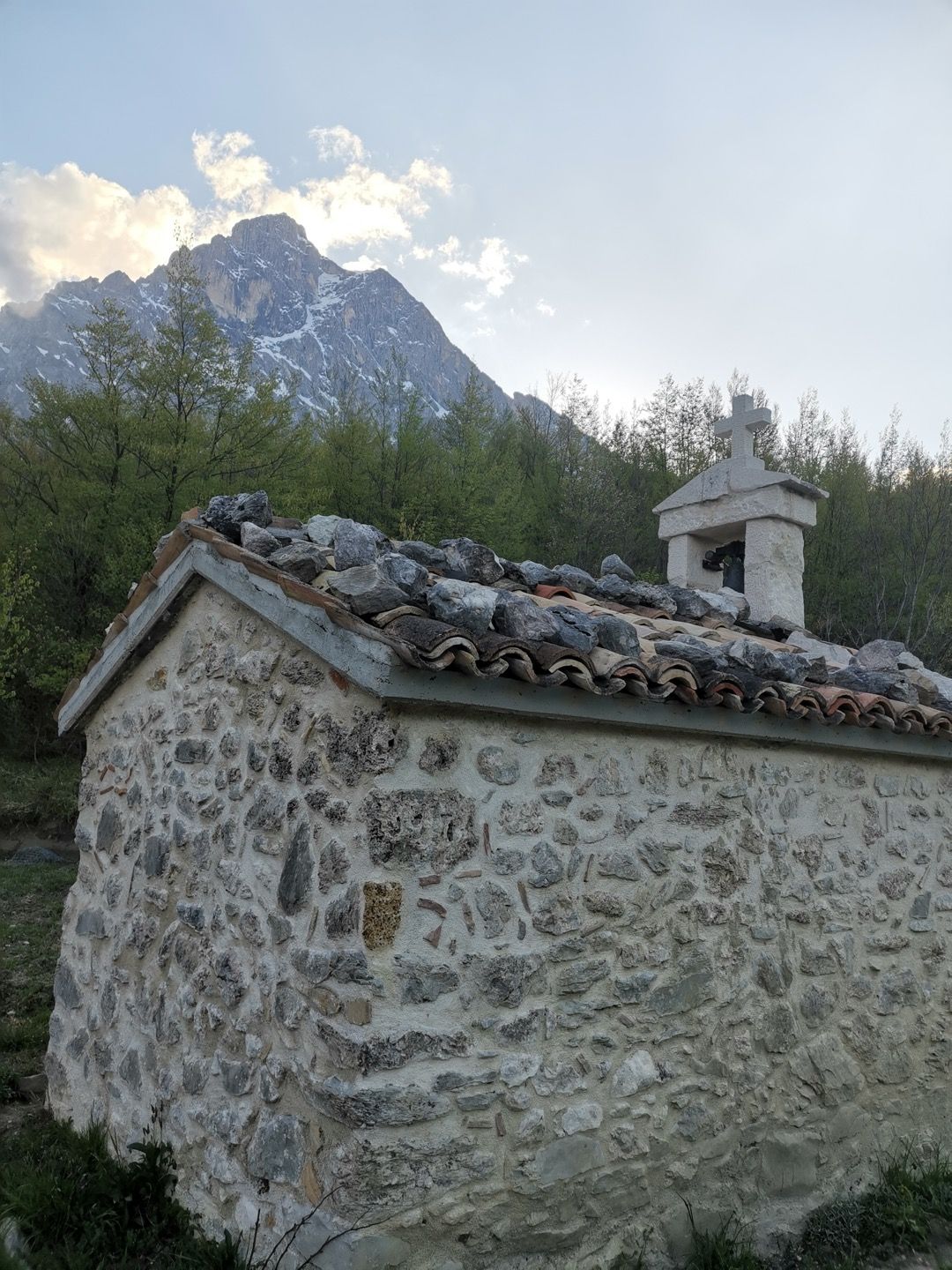 Retro Della Chiesetta Dell Aquara Nella Valle Del Gran Sasso A Teramo In Abruzzo