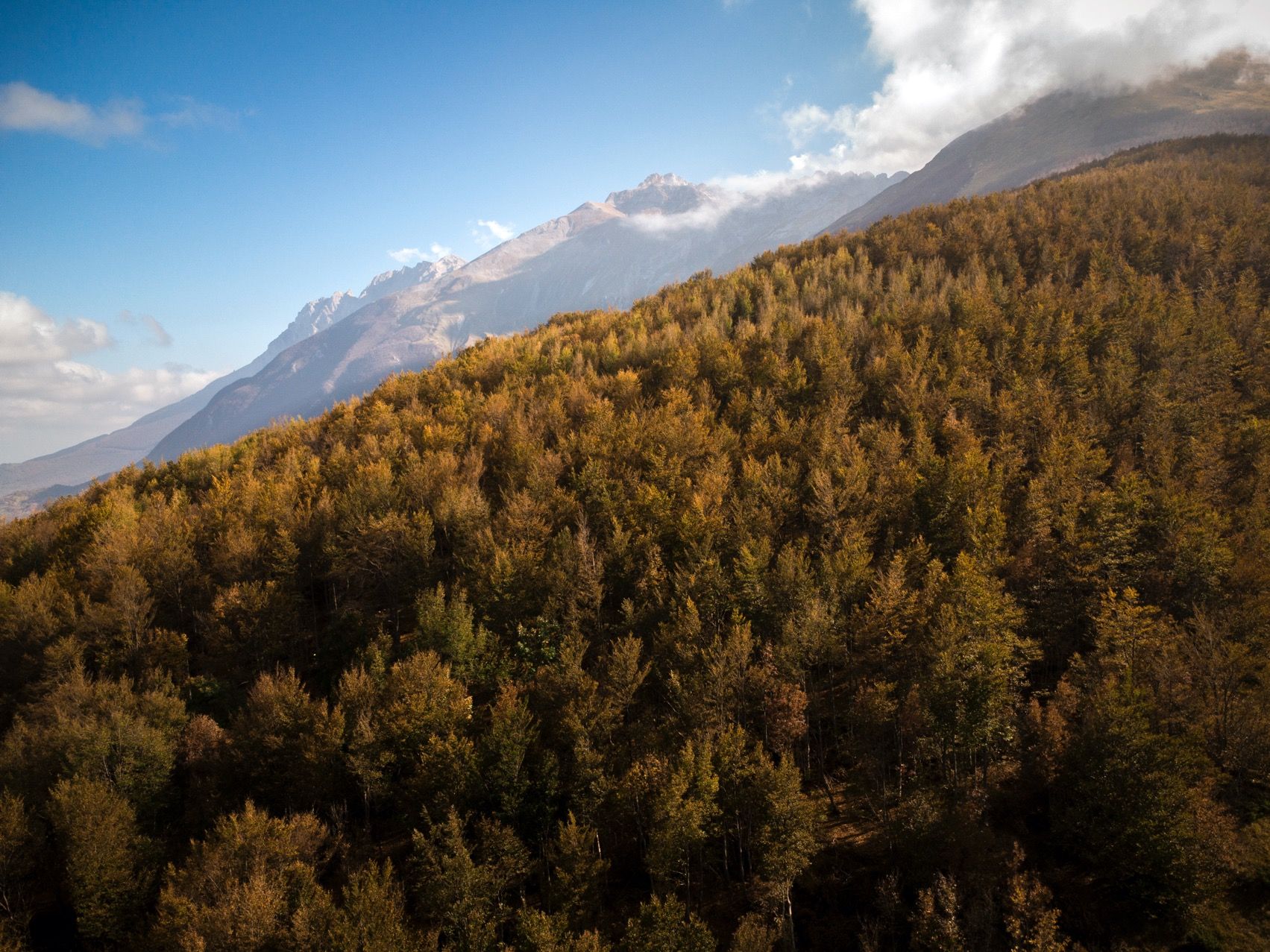 panorama del Monte Camicia nel comune di Castelli a Teramo in  Abruzzo del Gran Sasso D'Italia