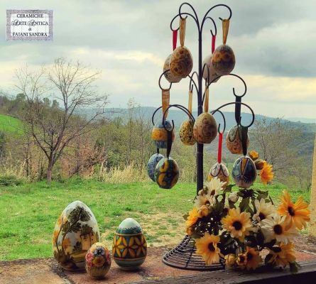 uova dipinte a mano Arte Antica Di Faiani Sandra a Castelli Gran Sasso D'Italia in Abruzzo