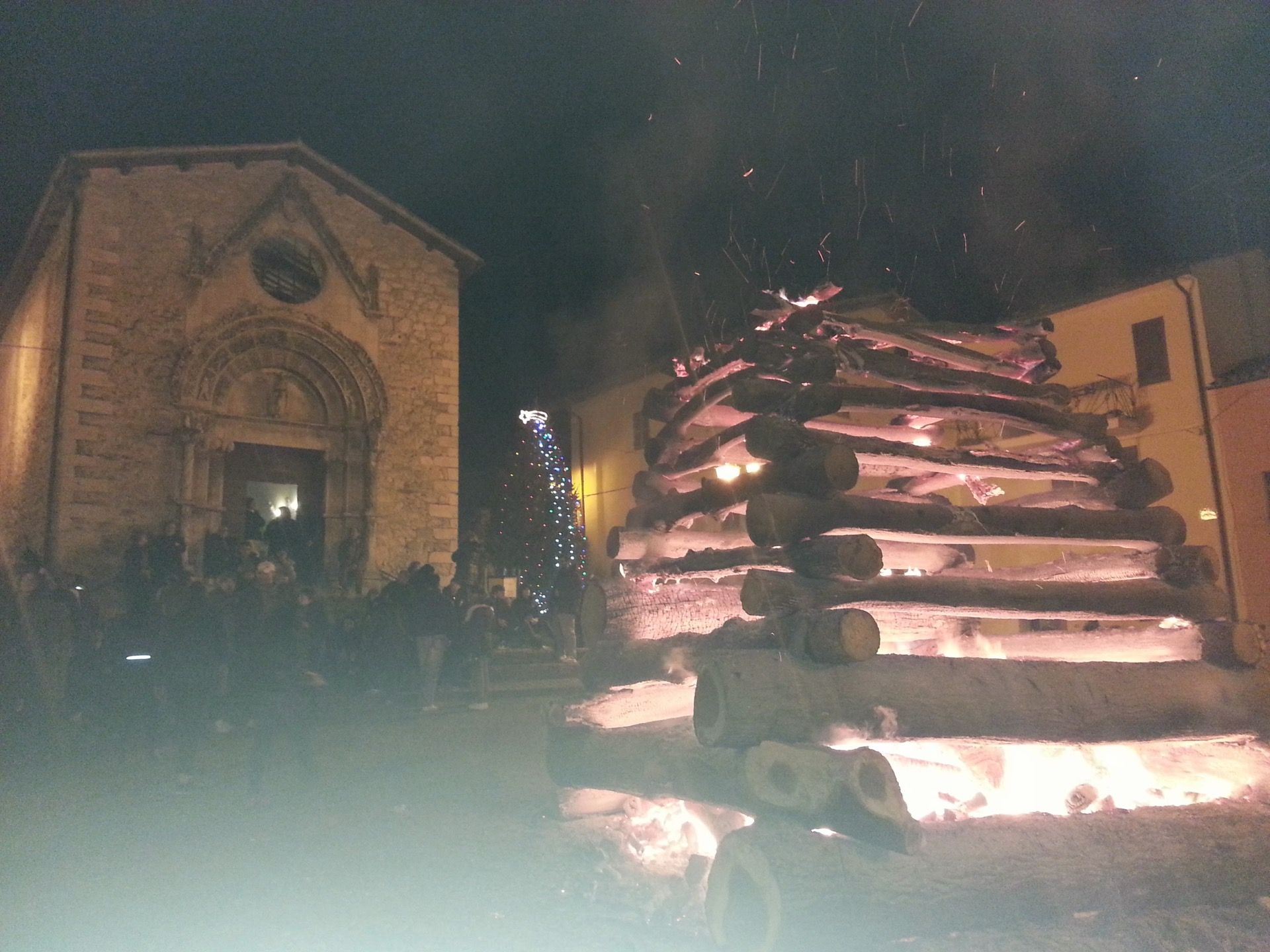 La Festa di Sant'Antonio Abate con il tradizionale fuoco nella valle del Gran Sasso a Teramo in Abruzzo